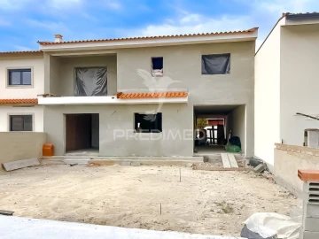 Moradia T4 para Venda em Santa Maria Maior
