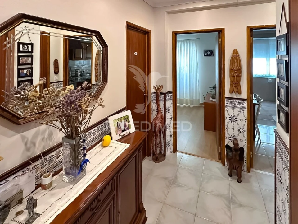 Apartamento T2 para Venda em Queluz e Belas Foto 3