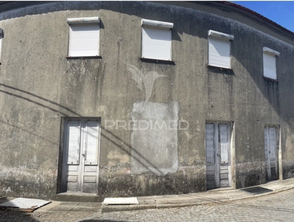 Moradia T4 para Venda em Retorta e Tougues Foto 1
