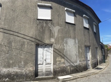 Moradia T4 para Venda em Retorta e Tougues