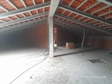 Moradia T4 para Venda em Monte Redondo e Carreira