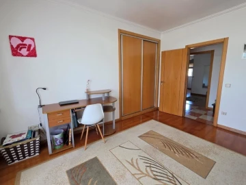 Moradia T4 para Venda em Monte Redondo e Carreira