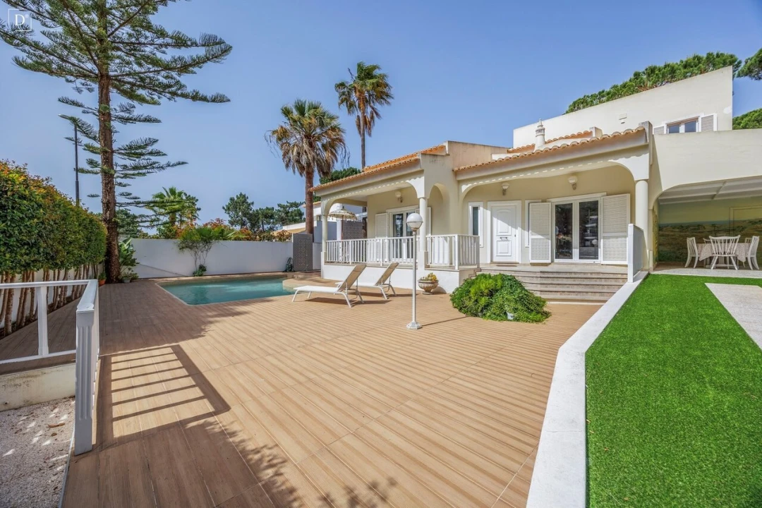 Moradia T3 para Venda em Albufeira e Olhos de Água Foto 1