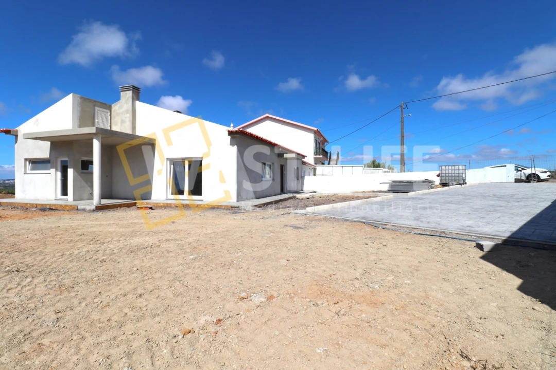 Moradia T3 para Venda em Encarnação Foto 3