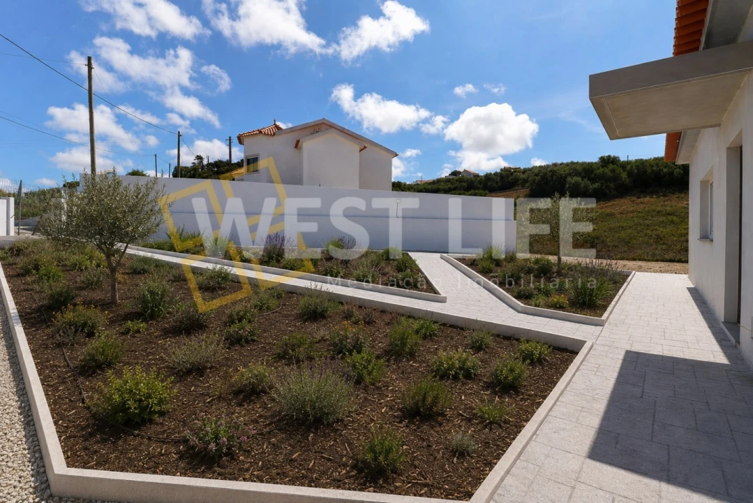 Moradia T3 para Venda em Encarnação Foto 23