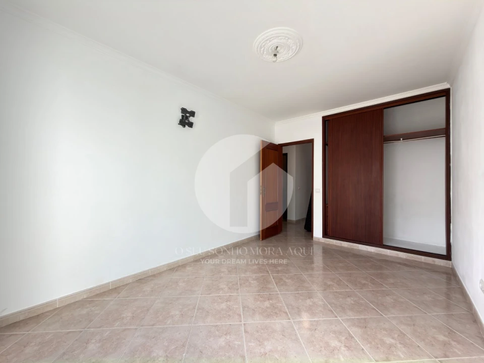 Apartamento T2 para Venda em Olhão Foto 11