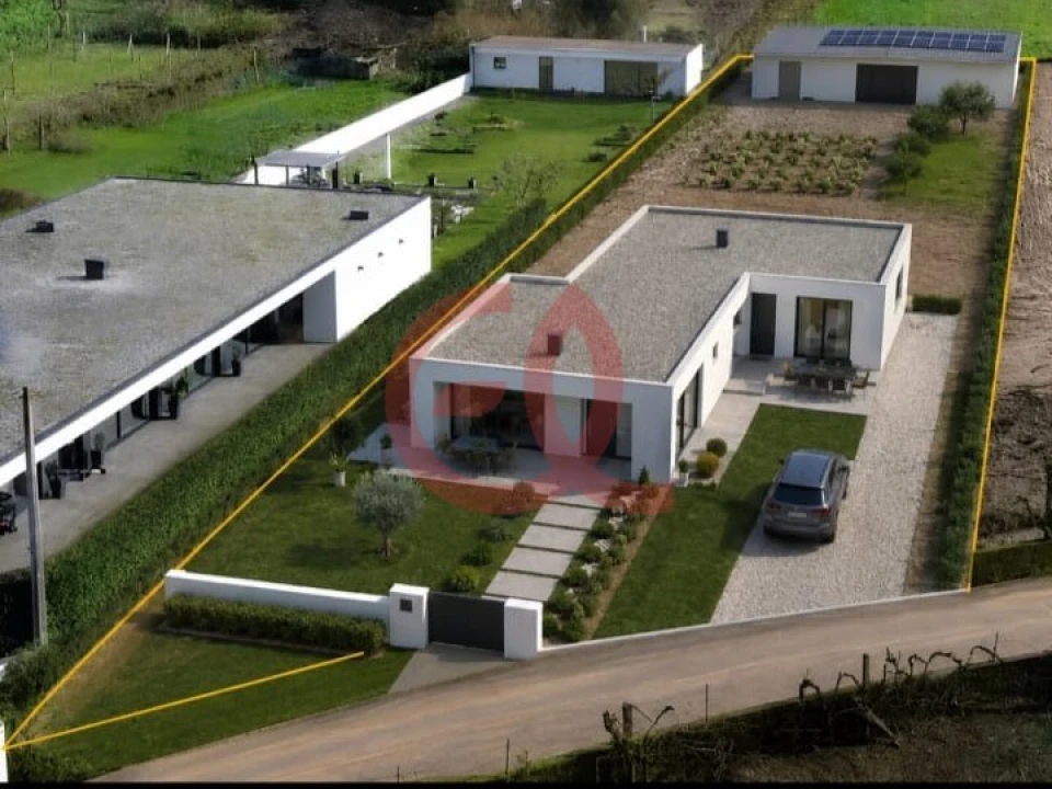 Terreno para Venda em Correlhã Foto 1