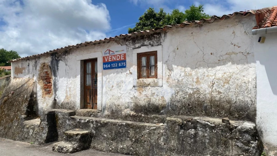 Moradia T3 para Venda em Olho Marinho Foto 2