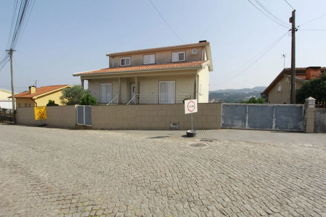 Moradia T4 para Venda em Gandra Foto 1