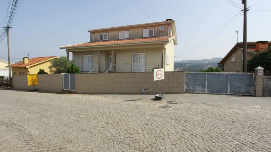 Moradia T4 para Venda em Gandra