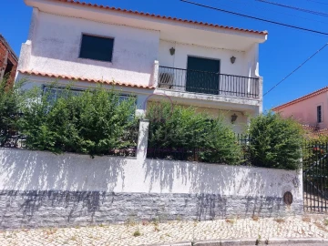 Moradia T2 para Venda em São Domingos de Rana
