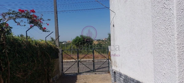 Moradia T2 para Venda em São Domingos de Rana