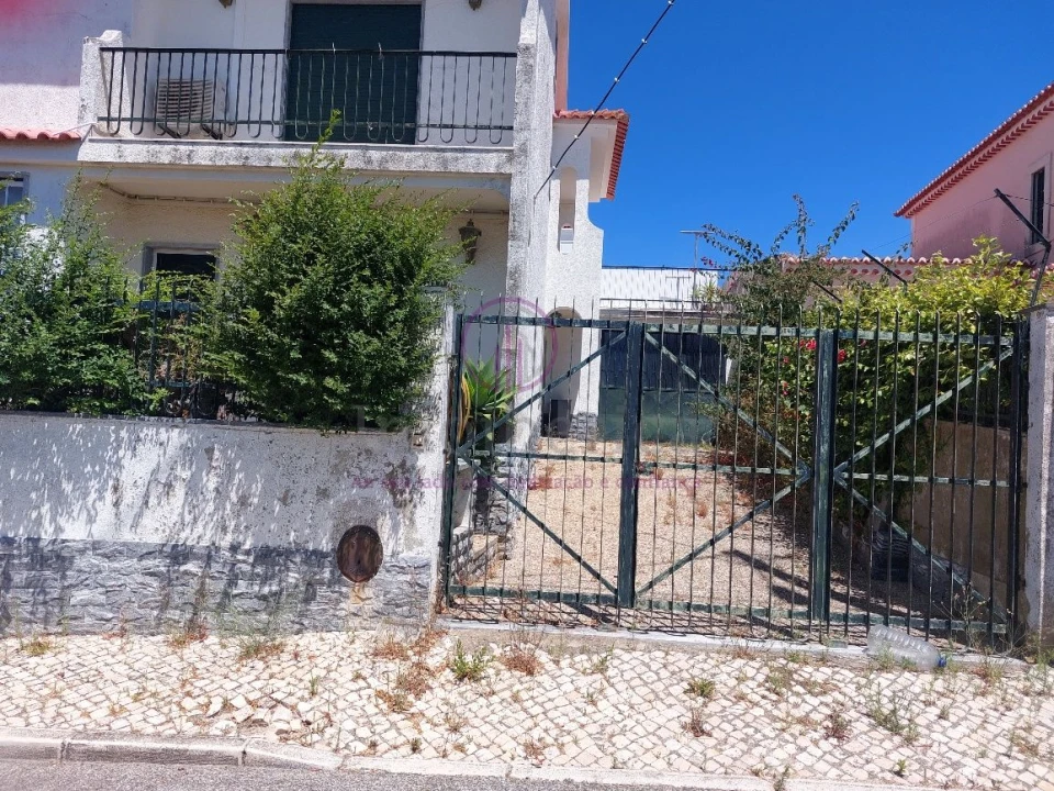 Moradia T2 para Venda em São Domingos de Rana Foto 3