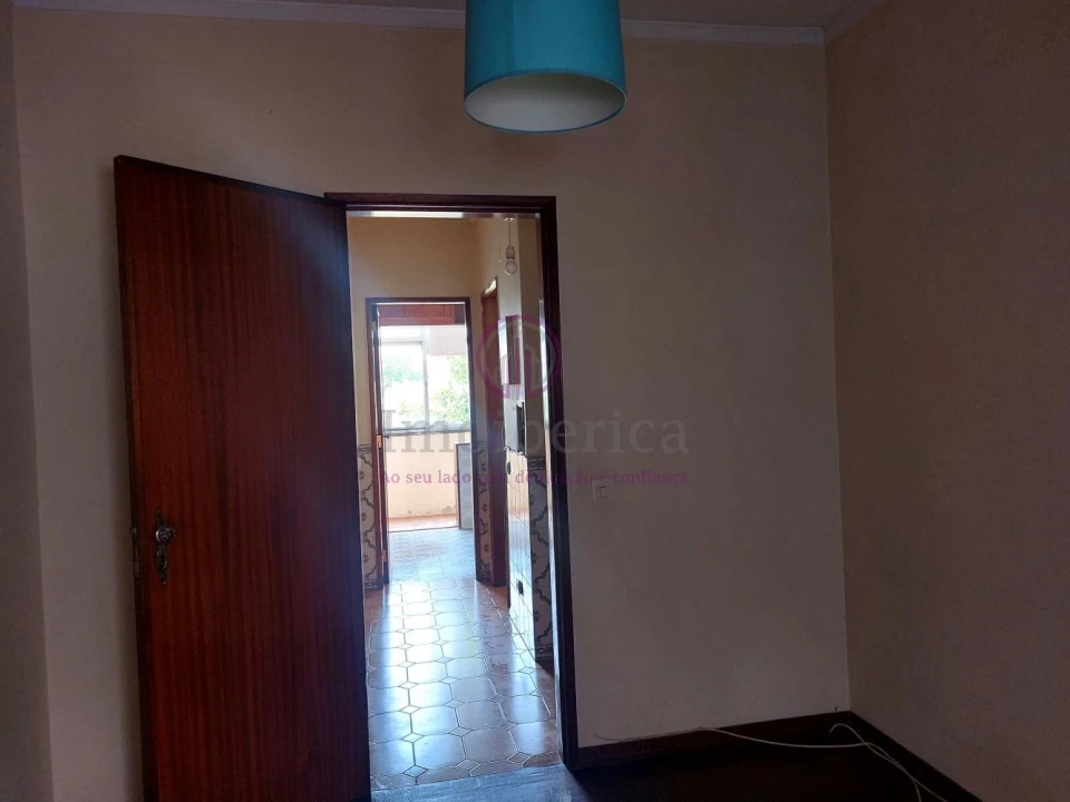Apartamento T2 para Venda em São Domingos de Rana Foto 5