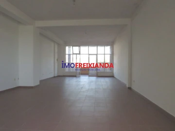 Loja para Venda em Freixianda, Ribeira do Fárrio e Formigais