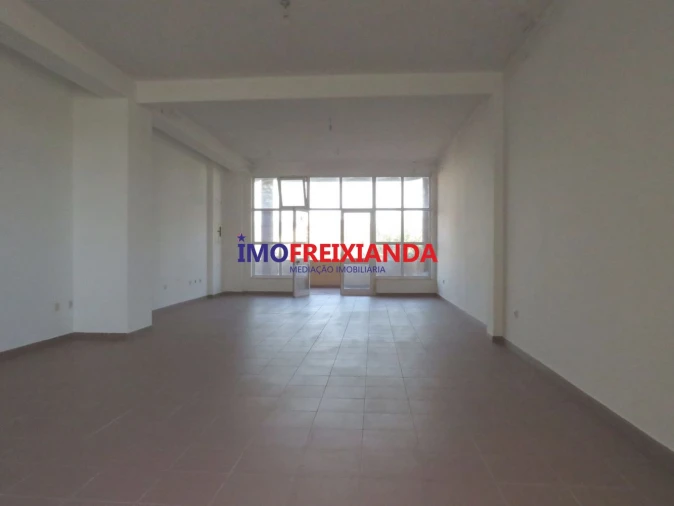 Loja para Venda em Freixianda, Ribeira do Fárrio e Formigais Foto 6