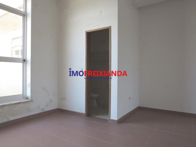 Loja para Venda em Freixianda, Ribeira do Fárrio e Formigais Foto 4
