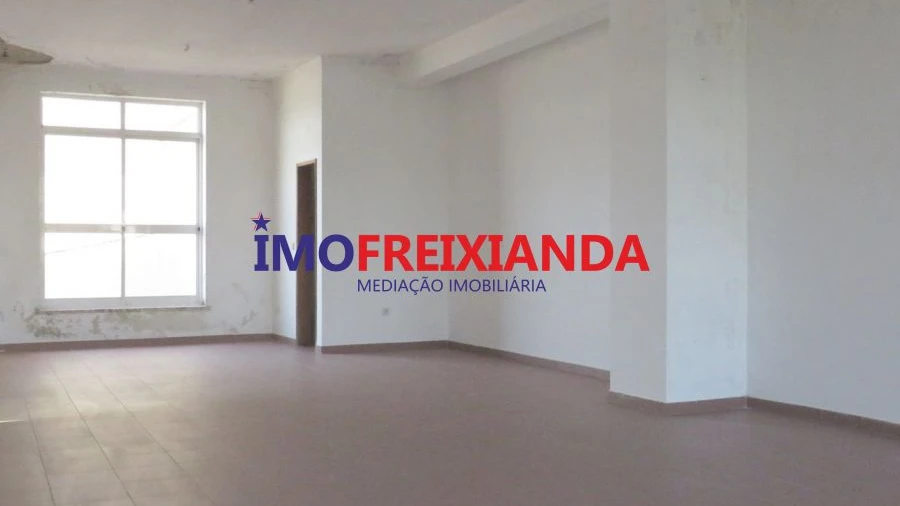 Loja para Venda em Freixianda, Ribeira do Fárrio e Formigais