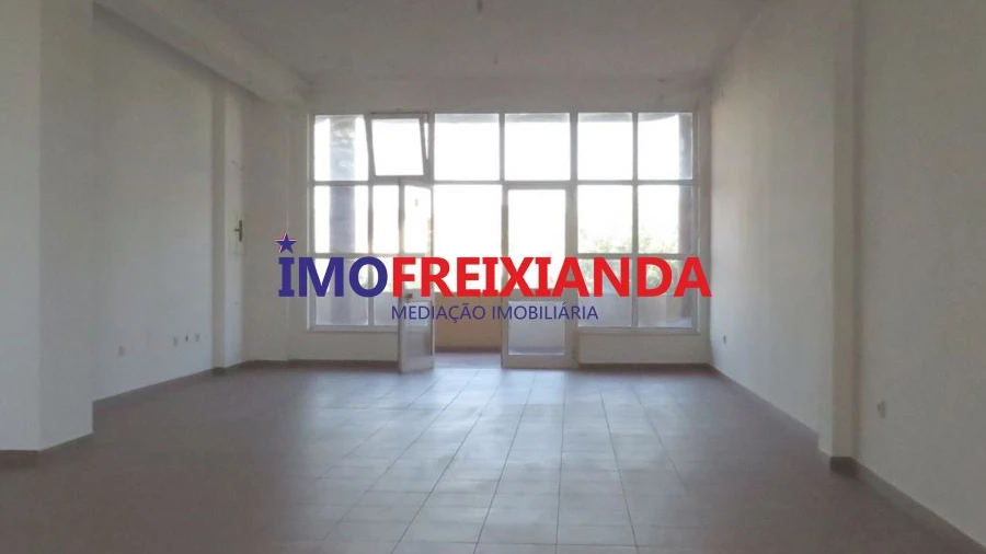 Loja para Venda em Freixianda, Ribeira do Fárrio e Formigais