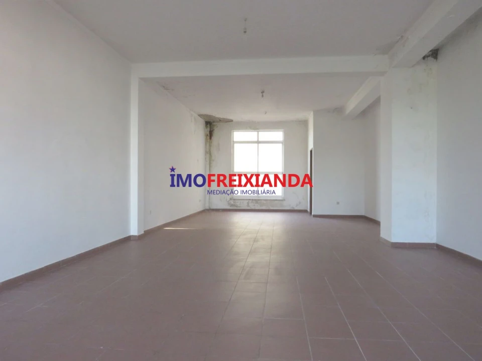 Loja para Venda em Freixianda, Ribeira do Fárrio e Formigais Foto 2