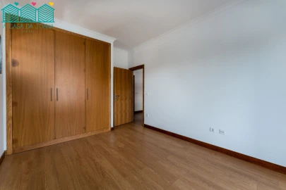 Moradia T5 para Venda em Barcarena