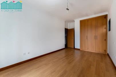 Moradia T5 para Venda em Barcarena