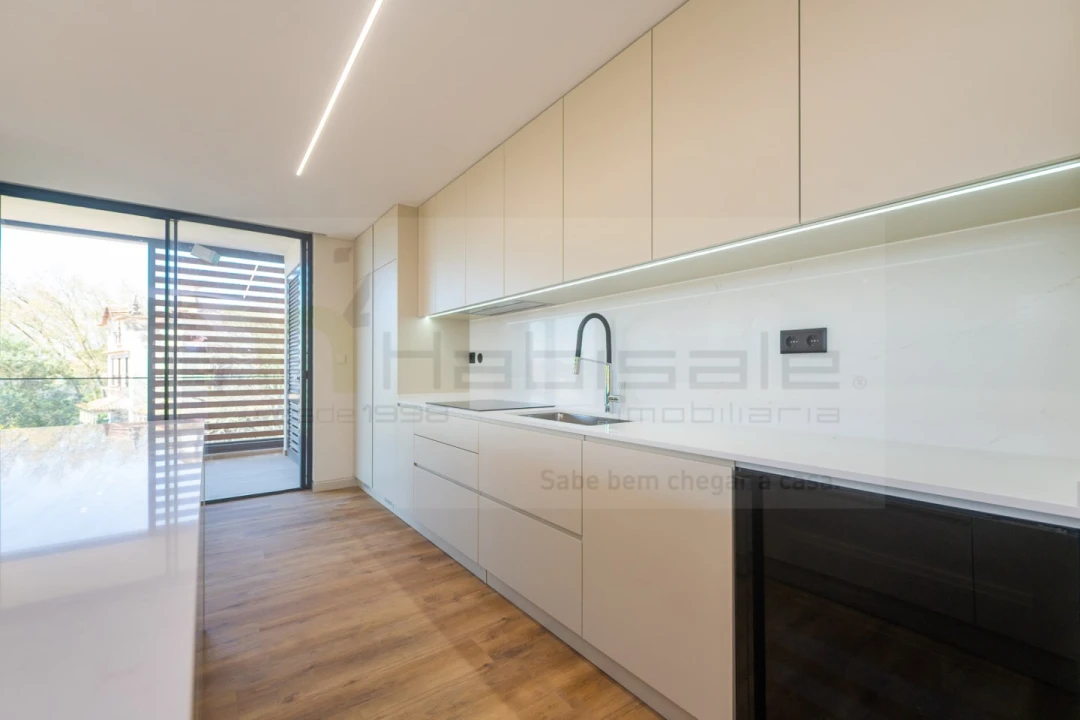 Apartamento T4 para Venda em Carcavelos e Parede Foto 9