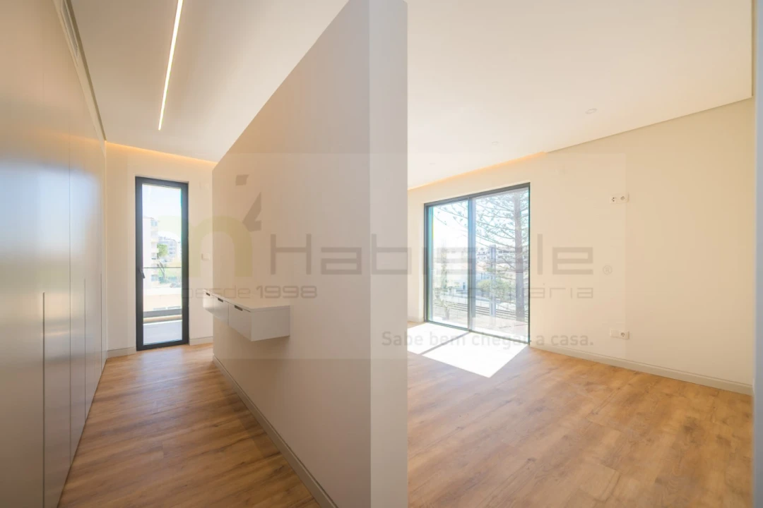 Apartamento T4 para Venda em Carcavelos e Parede Foto 26