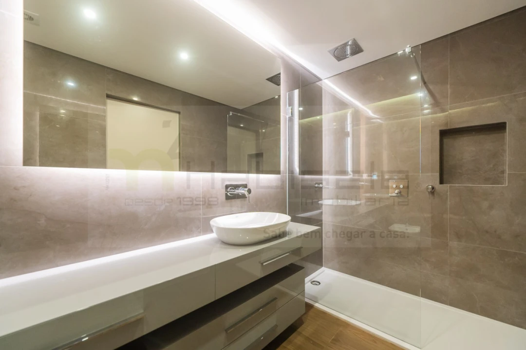 Apartamento T4 para Venda em Carcavelos e Parede Foto 35