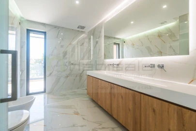Apartamento T4 para Venda em Carcavelos e Parede