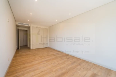 Apartamento T4 para Venda em Carcavelos e Parede