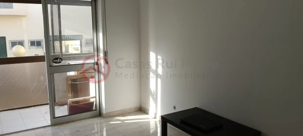 Apartamento T3 para Venda em Laranjeiro e Feijó