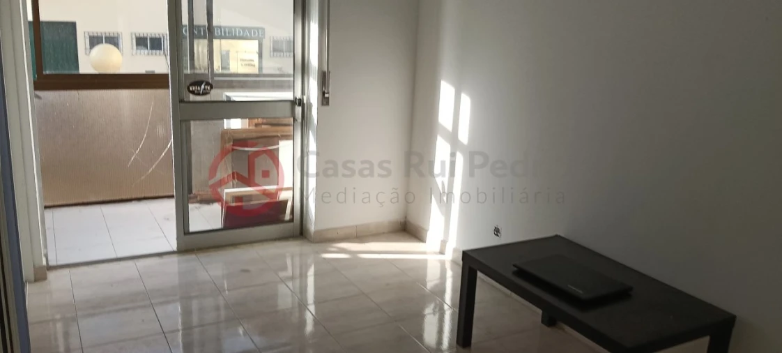 Apartamento T3 para Venda em Laranjeiro e Feijó Foto 4