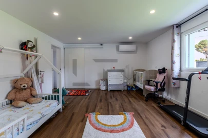 Moradia T4 para Venda em Corroios