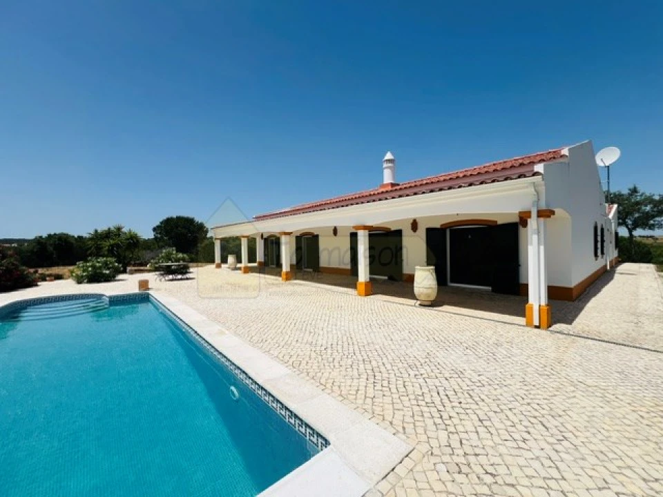 Moradia T4 para Venda em Ourique Foto 1