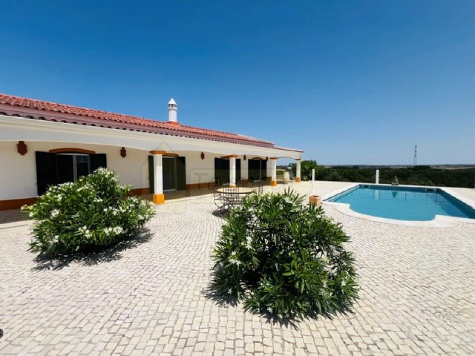 Moradia T4 para Venda em Ourique Foto 3