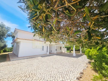 Moradia T4 para Venda em Moncarapacho e Fuseta