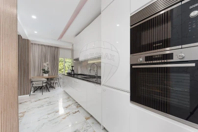 Apartamento T3 para Venda em Queluz e Belas