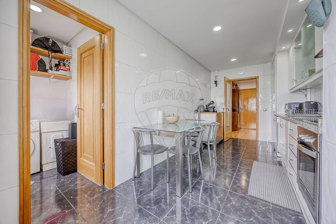 Apartamento T2 para Venda em Canelas Foto 12