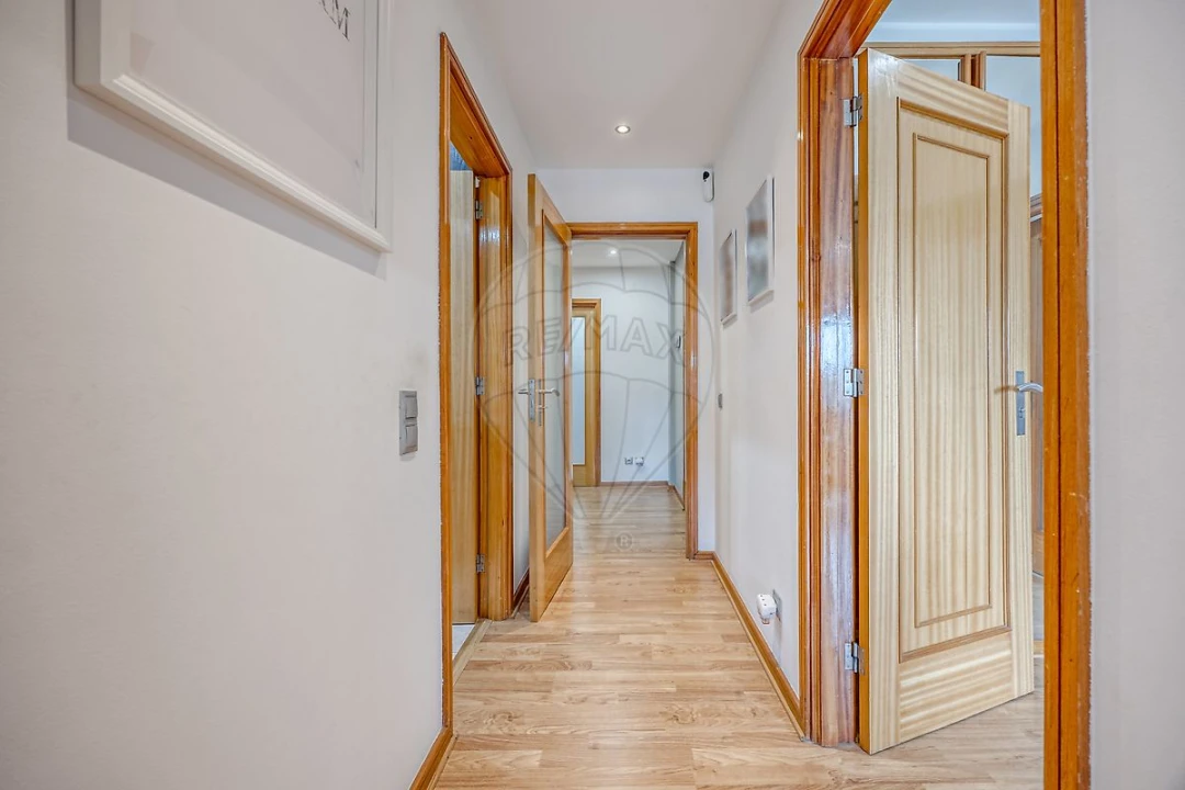 Apartamento T2 para Venda em Canelas Foto 6