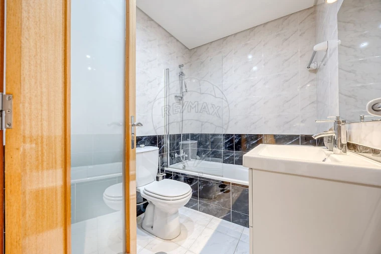 Apartamento T2 para Venda em Canelas Foto 8