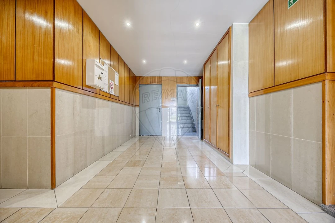 Apartamento T2 para Venda em Canelas Foto 5
