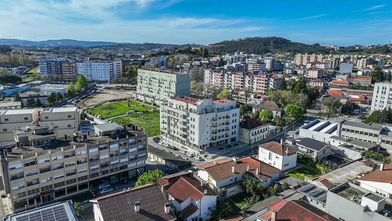 Apartamento T6 para Venda em Vila Nova de Famalicão e Calendário Foto 1