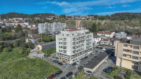 Apartamento T6 para Venda em Vila Nova de Famalicão e Calendário