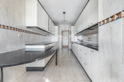 Apartamento T6 para Venda em Vila Nova de Famalicão e Calendário