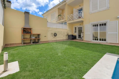 Moradia T4 para Venda em São Domingos de Rana