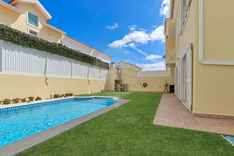 Moradia T4 para Venda em São Domingos de Rana Foto 10