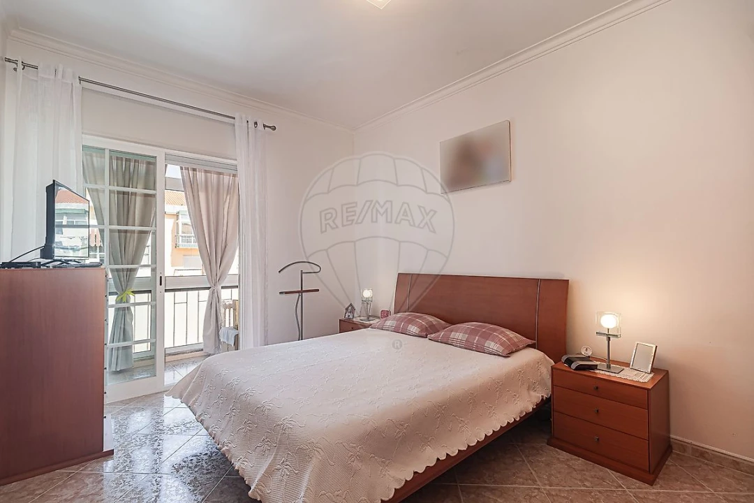 Apartamento T2 para Venda em Algueirão-Mem Martins Foto 2