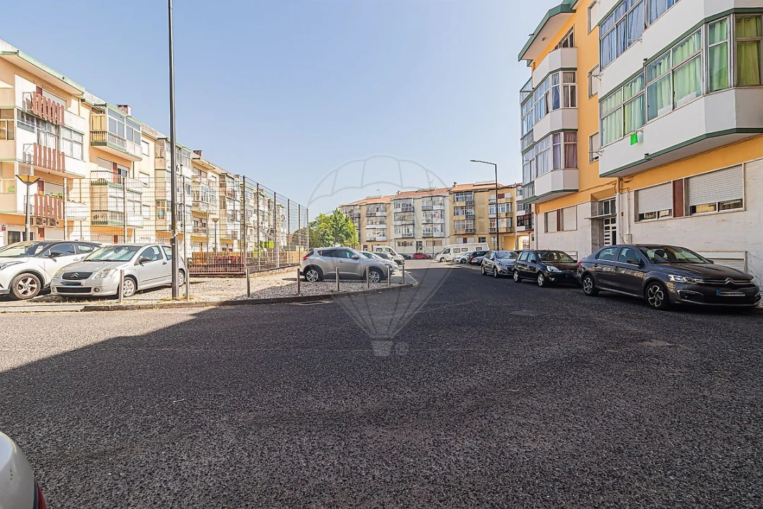 Apartamento T2 para Venda em Algueirão-Mem Martins Foto 38