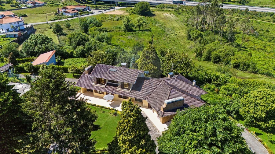Quinta T6 para Venda em Argoncilhe Foto 3